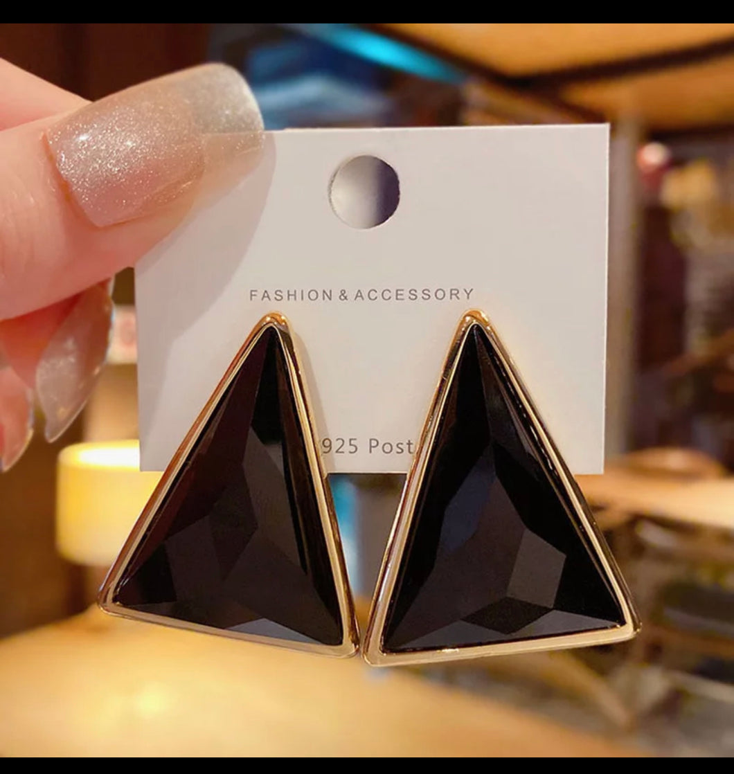 TRIANGLE SHAPED STUD EARRINGS